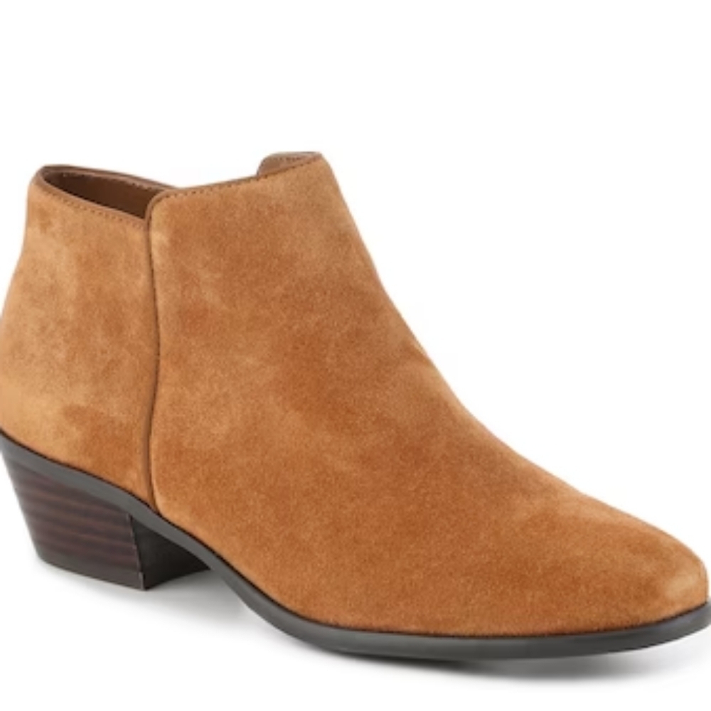 New Crown Vintage Tabitha Stacked Heel Bootie‎ in Cognac Suede Size 6.5